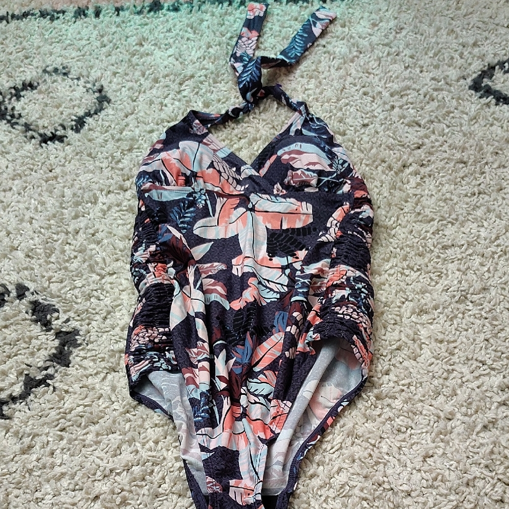 MATERNITY*******Floral Halter One-Piece Swimsuit MOTHERHOOD** MATERNITY SWIMWEAR